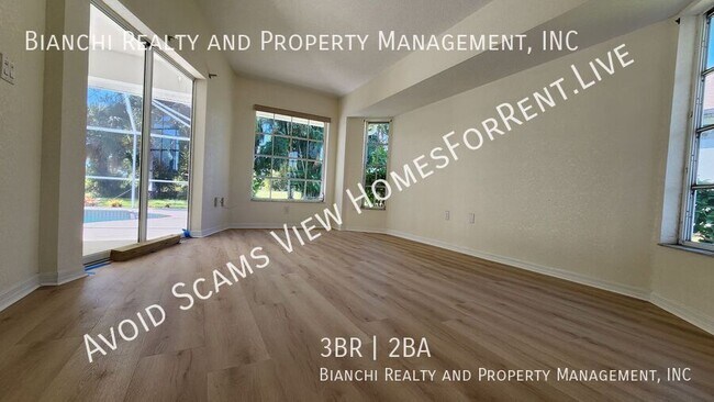 Photo - 692 Rotonda Cir