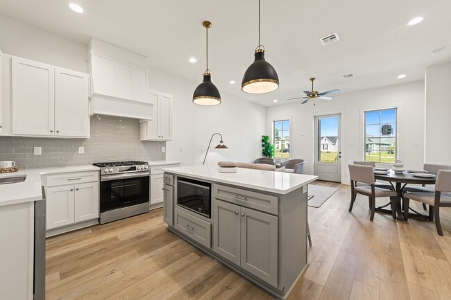 Photo - 315 Sandstone Ave