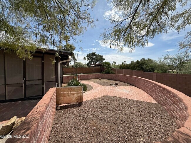 Photo - 625 N Brown Ave