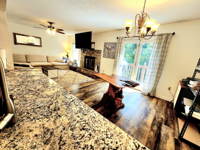 Photo - 701 Parkway Vista Dr