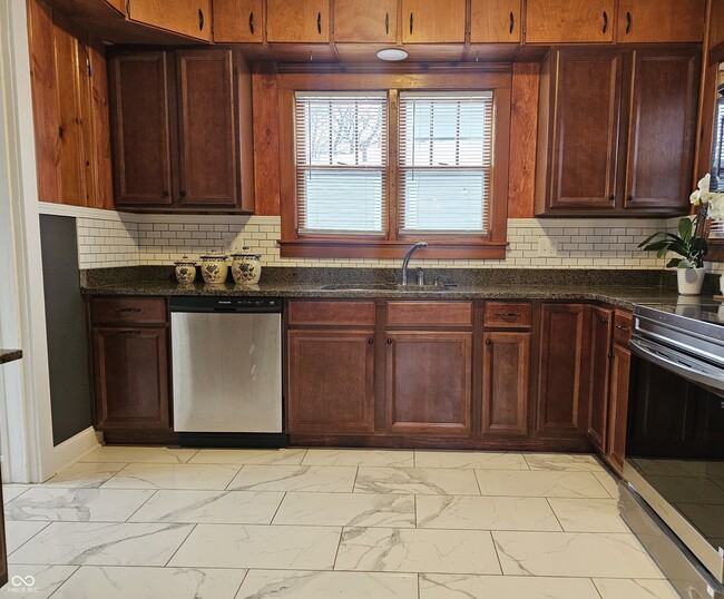 Photo - 335 W 4th St