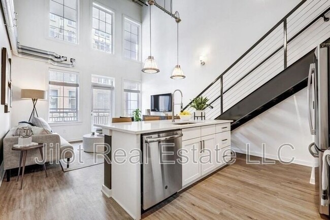 Building Photo - 260 18th St NW Unit #10219