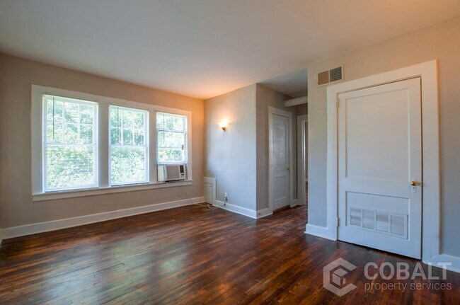 Building Photo - 678 Somerset Terrace NE Unit 1