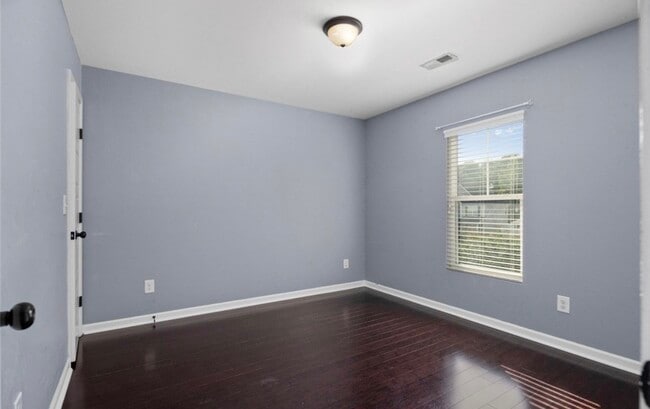 Photo - 305 Bedfordshire Pl