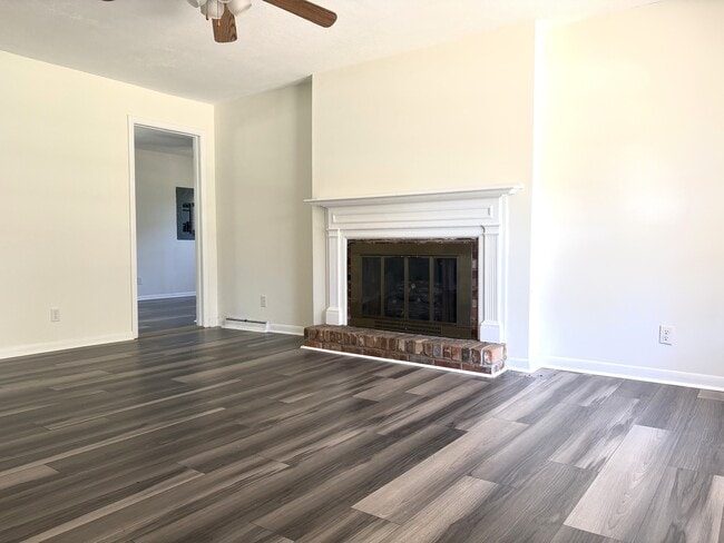 Photo - 216 Lakeland Dr