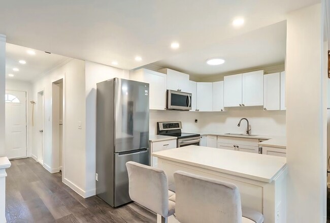 Photo - 9272-9122 122 St