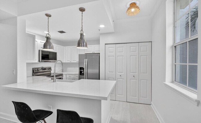 Photo - 695 Hibiscus St