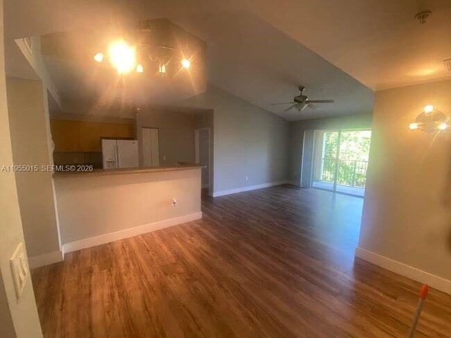 Photo - 7930 N Nob Hill Rd Unidad 304