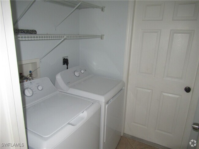 Building Photo - 2856 SW 25th Ave Rental