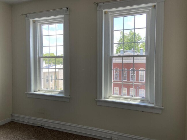 Photo - 107 N Morris St