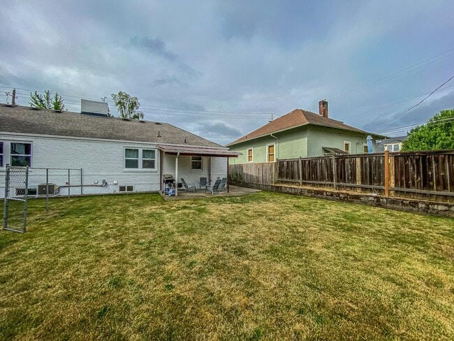 Photo - 2715 NE Weidler St