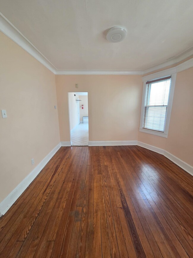 Photo - 364 Woodlawn Ave