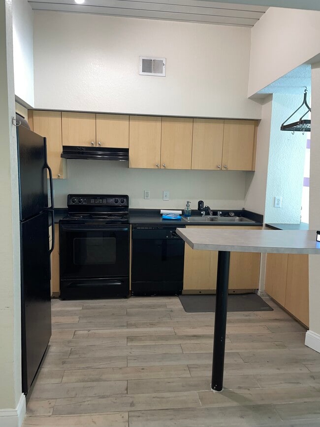 Photo - 2410 W Azeele St Unit 215