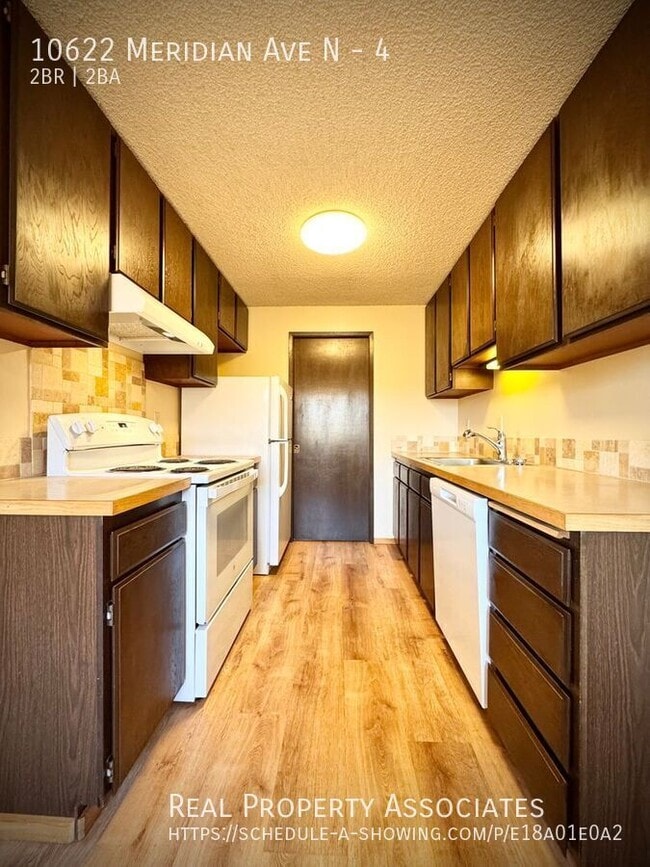 Building Photo - 10622 Meridian Ave N Unit 4