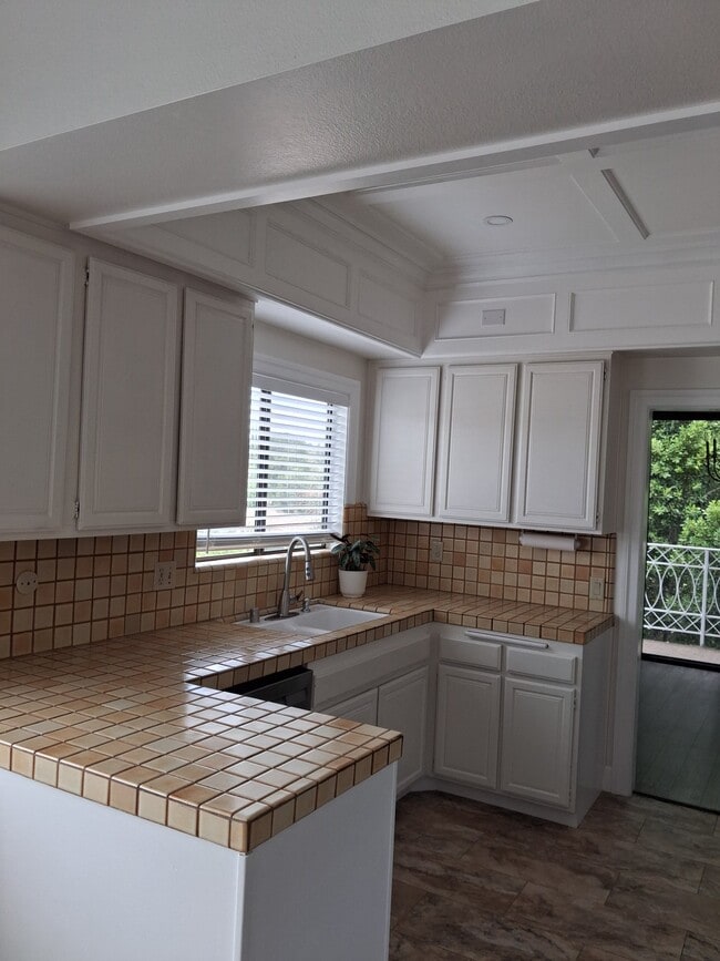 19029 Nordhoff St Unidad 308