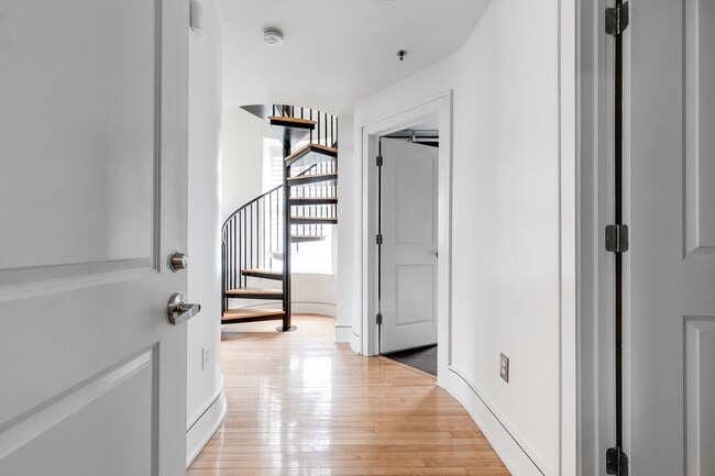 1205 E Main St