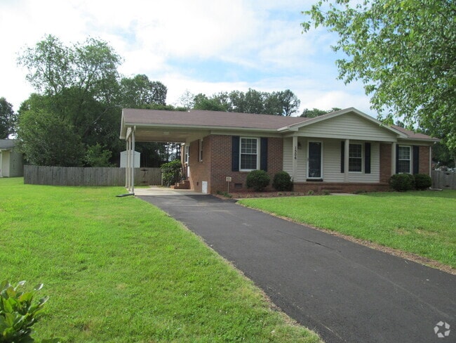Building Photo - Brick Ranch in Rural Hall with fenced back... Rental