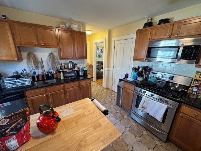 Photo - 176 Elm St Unit 2