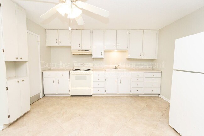 Photo - 3907 Kingsbridge Rd