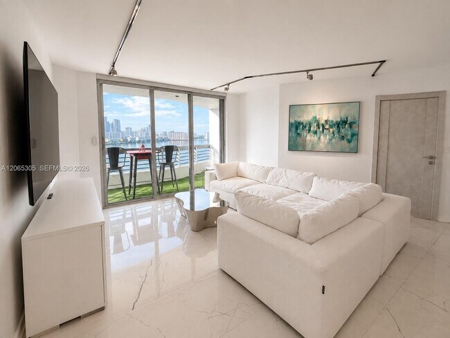 3600 Mystic Pointe Dr Unit 1715