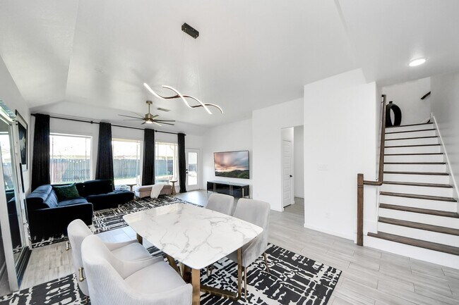 Photo - 8111 Fairfield Mnr Wy