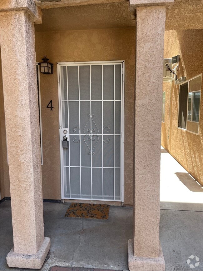 Building Photo - 4654 33rd St Unit #4 Rental