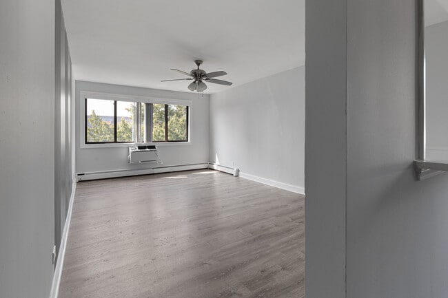 Photo - 6029 N Winthrop Ave