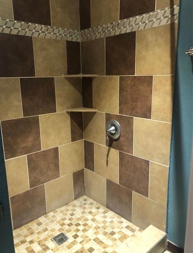 Photo - 9314 Valley Stream