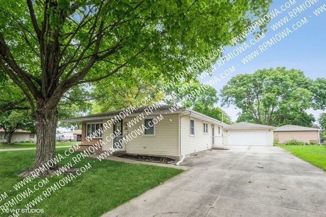 Photo - 214 SE 9th St