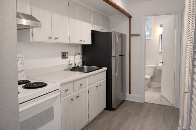 Photo - 519 Independence Ave SE Unidad 1