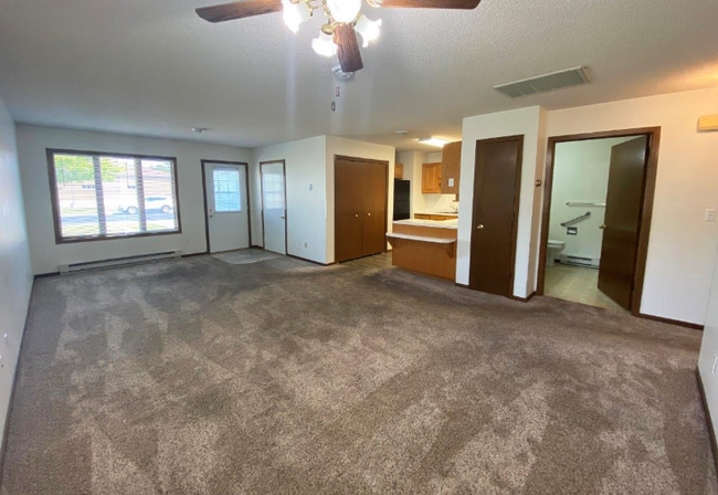 1411 W Elm Ave