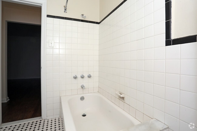 Bathroom - Jericho Manor Apartments