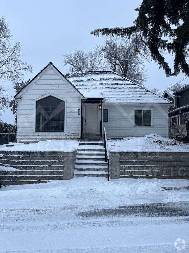 Building Photo - Gorgeous 3 bedroom home