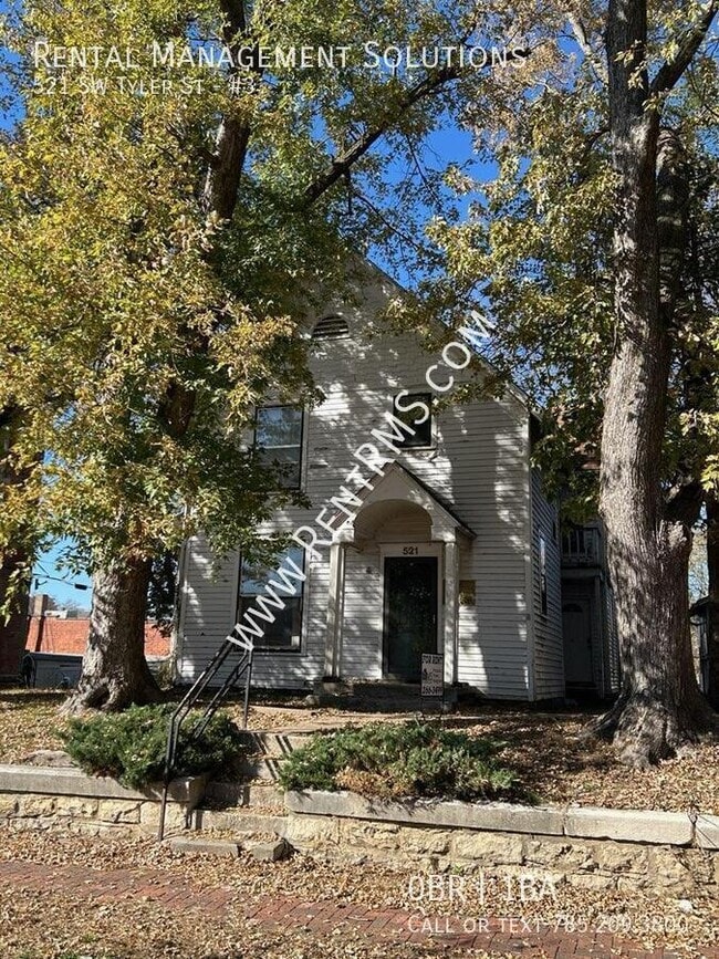 Building Photo - 521 SW Tyler St Unit #3