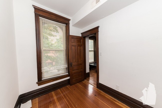 Photo - 851 W Wellington Ave Unit 3