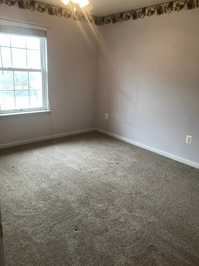 Photo - 205 Tilden Way