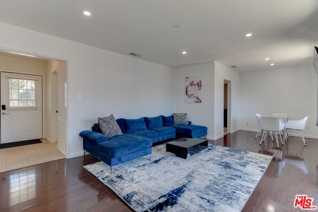 Photo - 8122 Wynne Ave