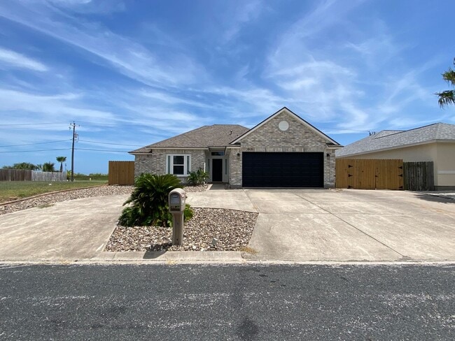 UPDATED 4 BEDROOM IN COQUINA BAY! - UPDATED 4 BEDROOM IN COQUINA BAY! House