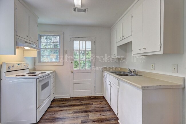 Photo - 2752 Alden St