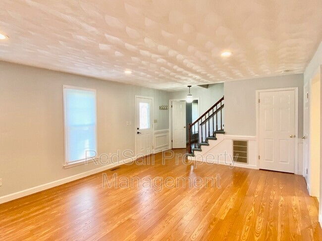 Photo - 565 Sterling Rd