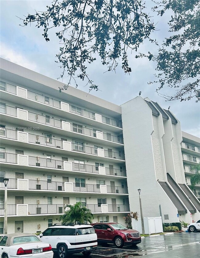 Building Photo - 3100 W Rolling Hills Cir Unit 310