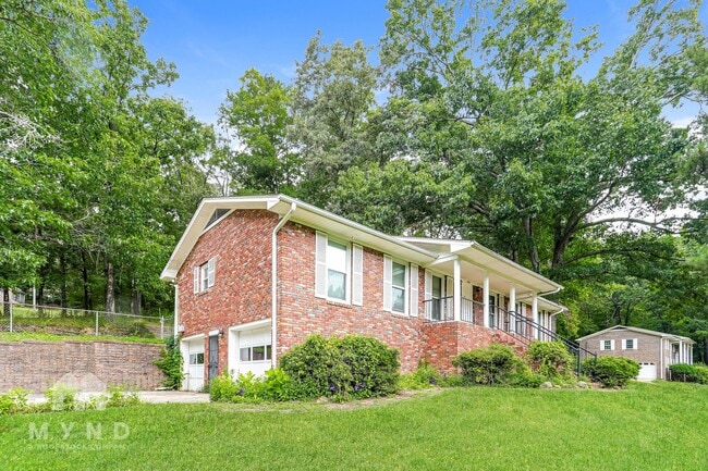 Building Photo - 1840 Westridge Dr