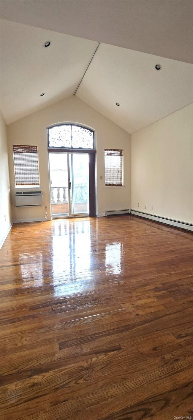 Building Photo - 29-17 31st Ave Unit Penthouse