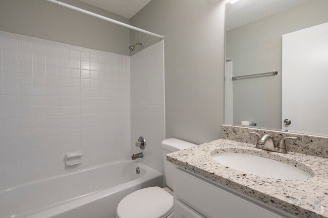 2BR, 2BA - 900SF - Primary Bathroom