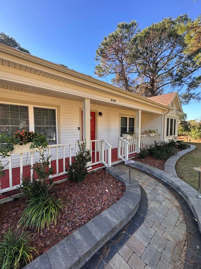 Building Photo - Newly Renovated 3 bedroom home in Miramar Beach
