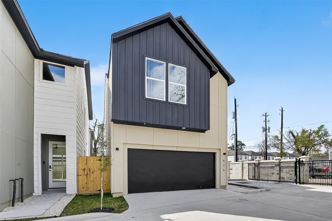 Photo - 975 Highland Lgt Ln