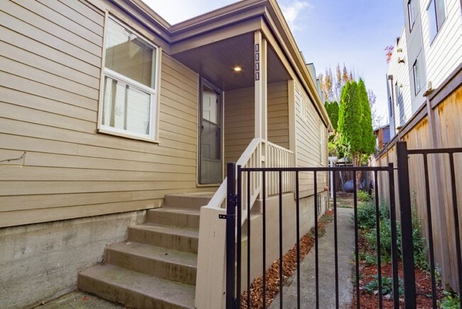 1Bd/1Ba Seattle Duplex - 1Bd/1Ba Seattle Duplex House