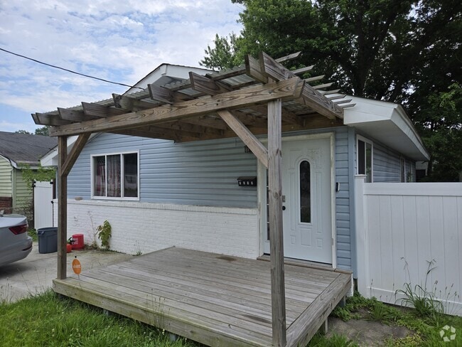 Building Photo - 1212 Shell Rd Rental