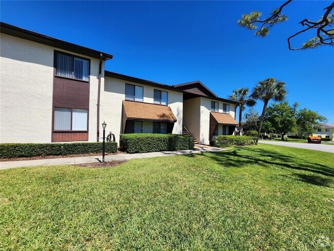 Building Photo - 552 Fairways Dr Unit B Rental