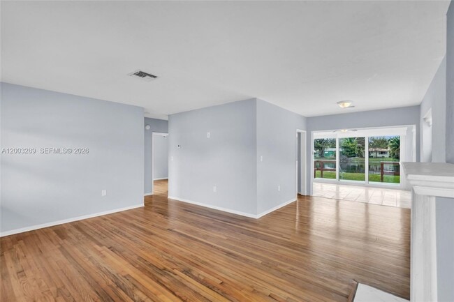 Photo - 392 Payne Dr